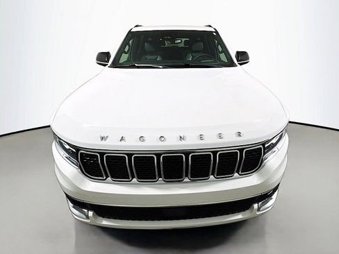 Used 2023 Jeep Wagoneer L Series III w/ Preferred Equipment Group image 2