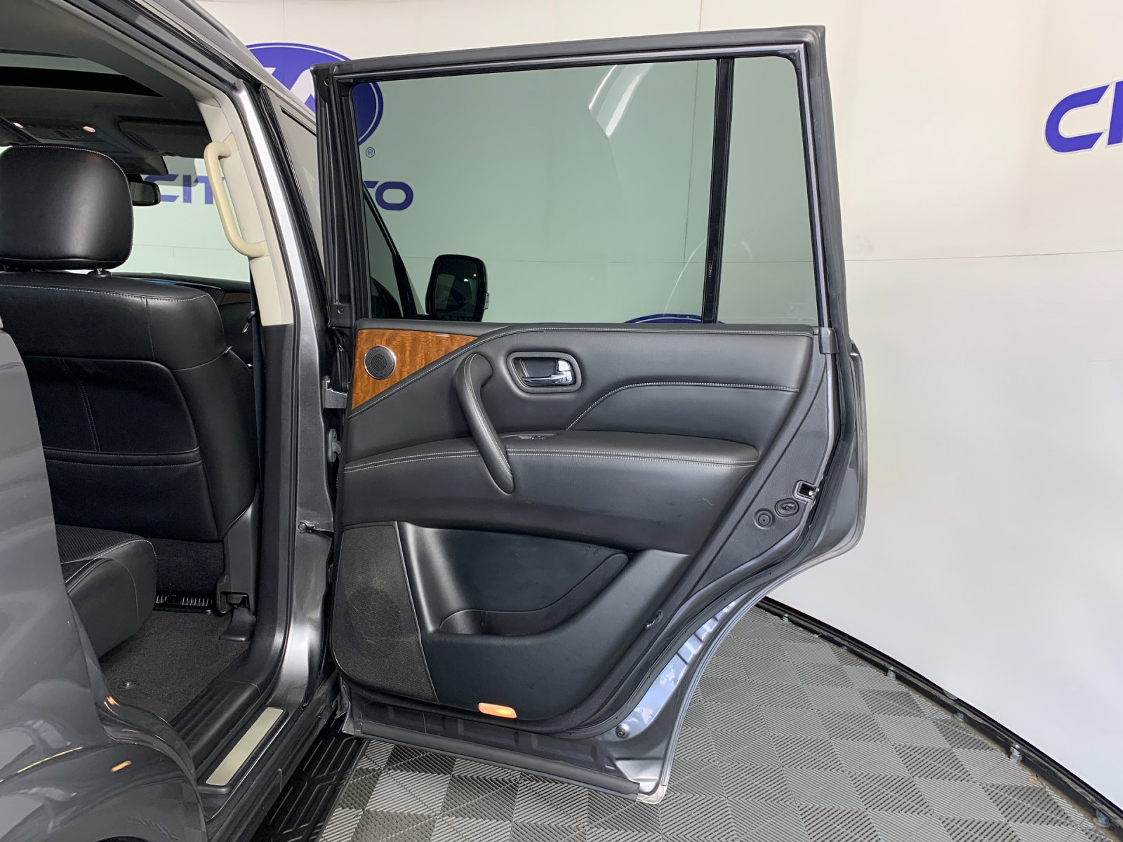 Used 2019 INFINITI QX80 Luxe w/ All-Season Package RWD image 35
