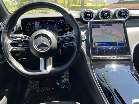 Used 2025 Mercedes-Benz GLC 300 4MATIC image 30