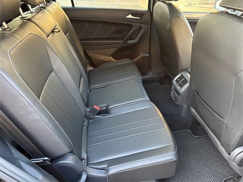 Certified 2022 Volkswagen Tiguan SE R-Line image 23
