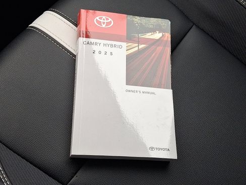 Used 2025 Toyota Camry SE image 25