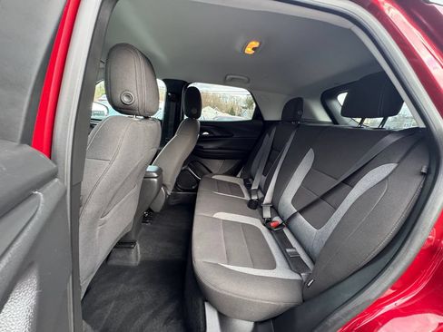 Used 2025 Chevrolet TrailBlazer LT AWD/4WD image 17