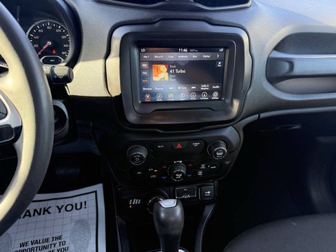 Used 2018 Jeep Renegade Latitude AWD/4WD image 24