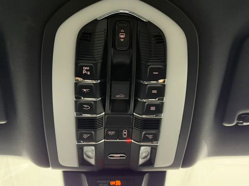 Used 2020 Porsche Macan S image 45