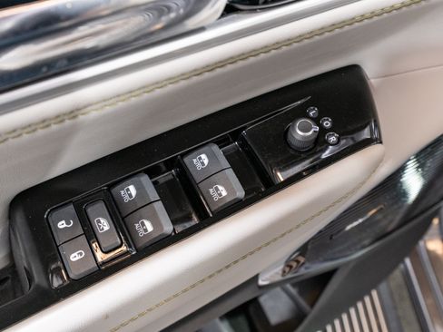 Used 2022 Jeep Wagoneer Series III w/ Premium Group I AWD/4WD image 16