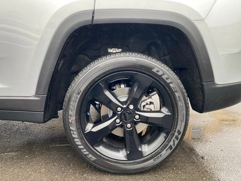 New 2025 Jeep Grand Cherokee Altitude image 17