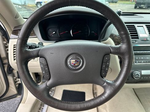 Used 2008 Cadillac DTS w/ Sun And Sound Package FWD image 15