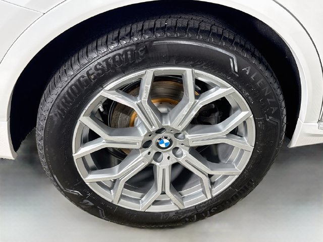 Used 2027 BMW X7 xDrive40i AWD/4WD image 32