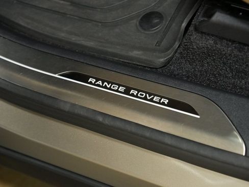 Used 2025 Land Rover Range Rover SE AWD/4WD image 22