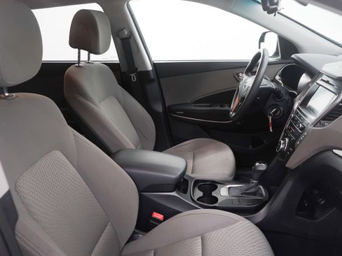 Used 2017 Hyundai Santa Fe SE image 11