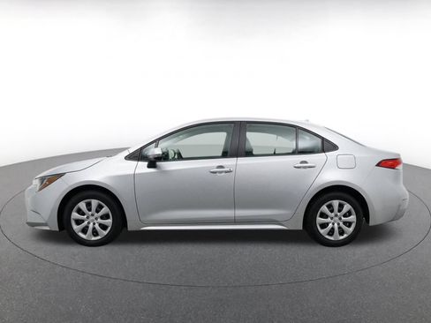 Used 2025 Toyota Corolla LE FWD image 4