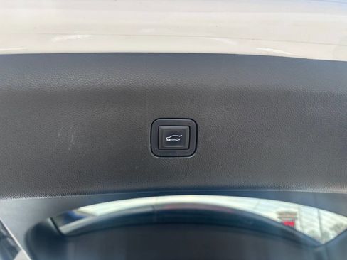 Used 2019 Buick Enclave Essence AWD/4WD image 14