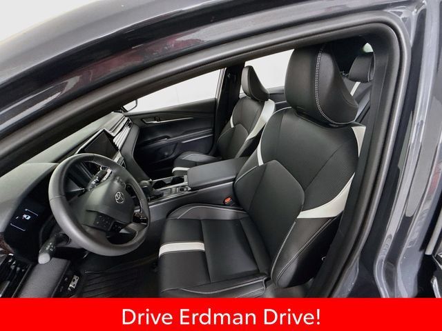 Used 2026 Toyota Camry SE FWD image 5