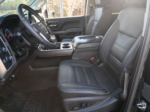 Used 2019 GMC Sierra 3500 Denali w/ Duramax Plus Package image 17