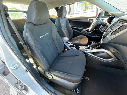 Used 2016 Hyundai Veloster image 12