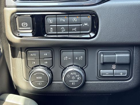 New 2026 GMC Yukon XL AT4 w/ AT4 Premium Plus Package AWD/4WD image 16