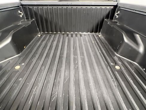 Used 2022 Toyota Tacoma SR5 RWD image 33