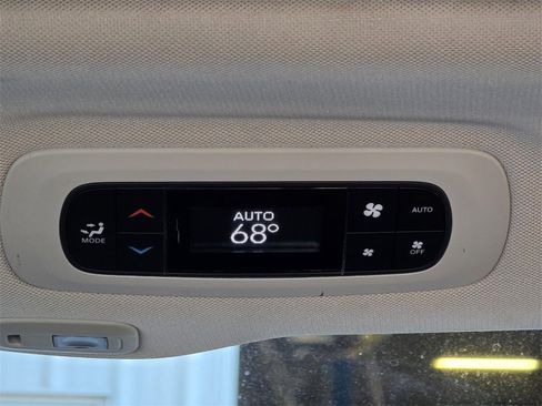 Used 2018 Chrysler Pacifica Limited w/ Tire & Wheel Group image 10