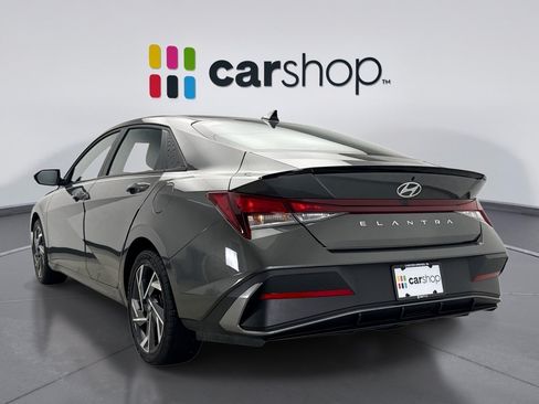 Used 2025 Hyundai Elantra Sport FWD image 3
