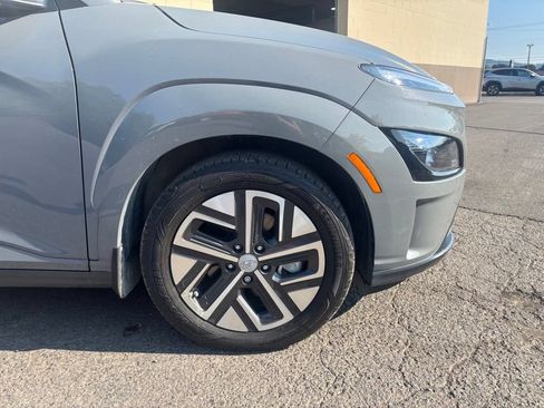 Used 2023 Hyundai Kona SE FWD image 2