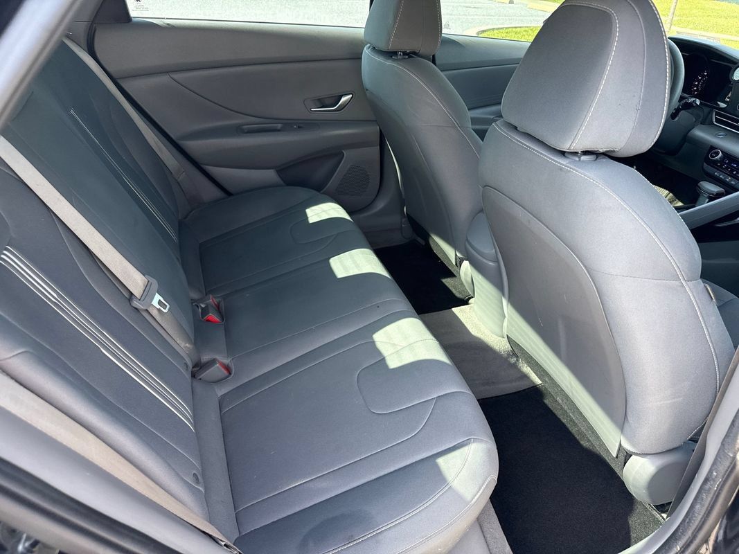 Used 2022 Hyundai Elantra SEL FWD image 13