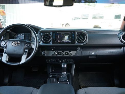 Used 2019 Toyota Tacoma TRD Sport w/ Technology Package RWD image 10