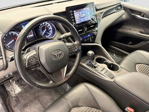 Used 2022 Toyota Camry SE image 7
