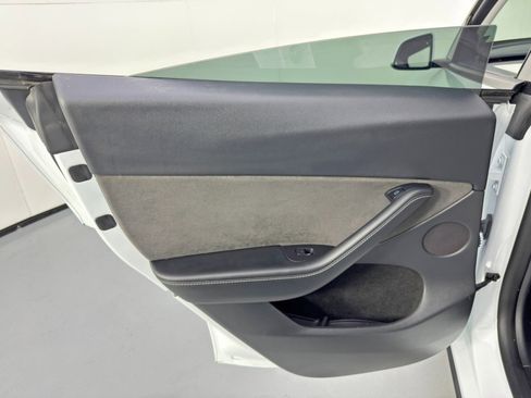 Used 2023 Tesla Model Y Performance image 44
