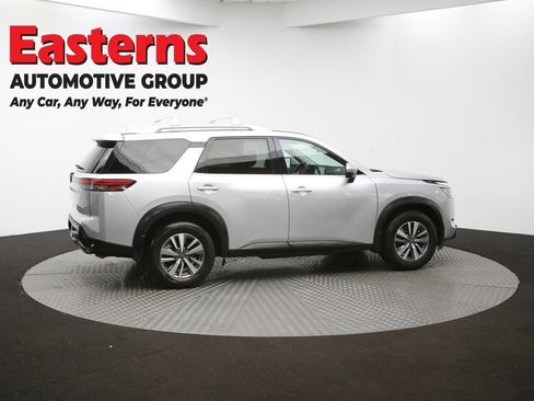 Used 2023 Nissan Pathfinder SL image 42