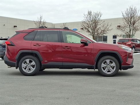 Used 2022 Toyota RAV4 XLE w/ Convenience Package image 9