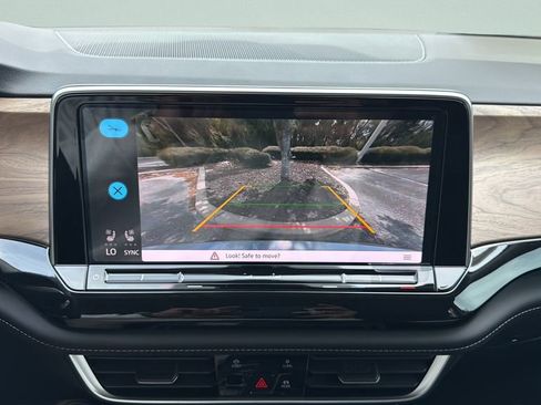 New 2026 Volkswagen Atlas SE image 24