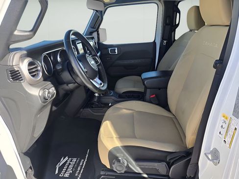 Used 2018 Jeep Wrangler Unlimited Sahara w/ Cold Weather Group image 12