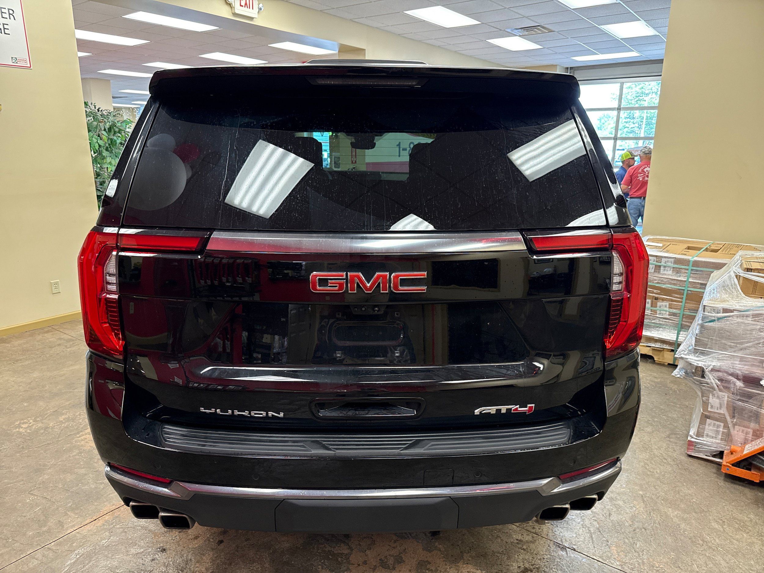 Used 2025 GMC Yukon AT4 w/ AT4 Premium Plus Package AWD/4WD image 14