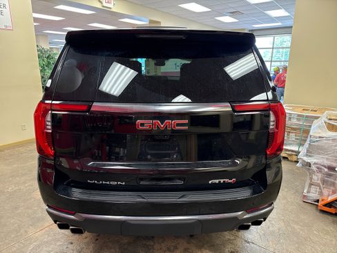Used 2025 GMC Yukon AT4 w/ AT4 Premium Plus Package AWD/4WD image 14