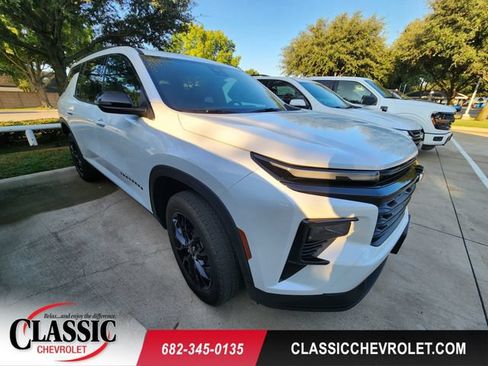 Used 2025 Chevrolet Traverse LT w/ Midnight/Sport Edition FWD image 1
