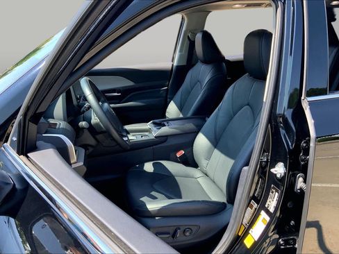 Used 2024 Toyota Grand Highlander FWD image 8