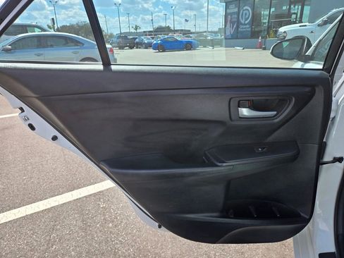Used 2017 Toyota Camry SE image 33
