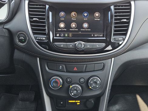Used 2022 Chevrolet Trax LT w/ LT Convenience Package image 15