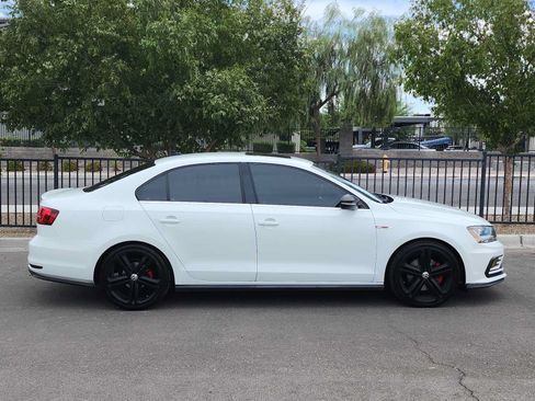 Used 2017 Volkswagen Jetta GLI FWD image 9