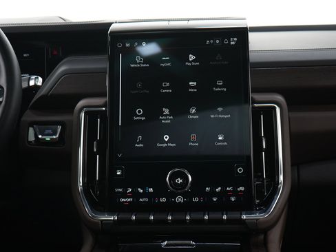 Used 2025 GMC Yukon XL Denali Ultimate AWD/4WD image 17