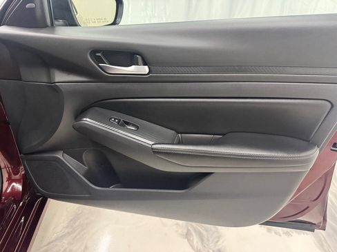 Used 2025 Nissan Altima 2.5 SV FWD image 12