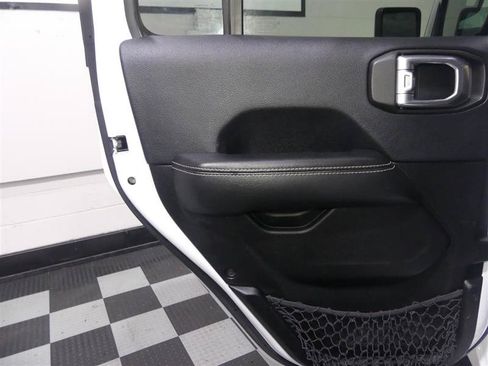 Used 2018 Jeep Wrangler Unlimited Rubicon w/ Dual Top Group AWD/4WD image 24