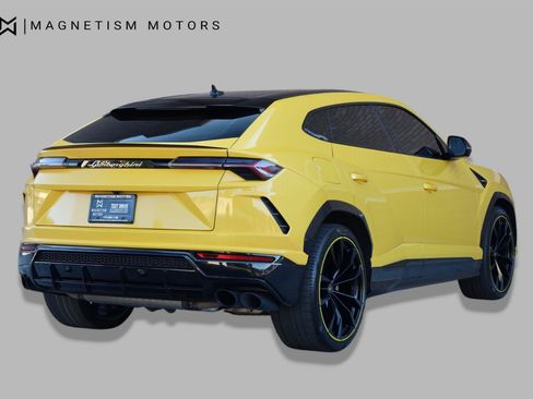 Used 2021 Lamborghini Urus AWD/4WD image 11
