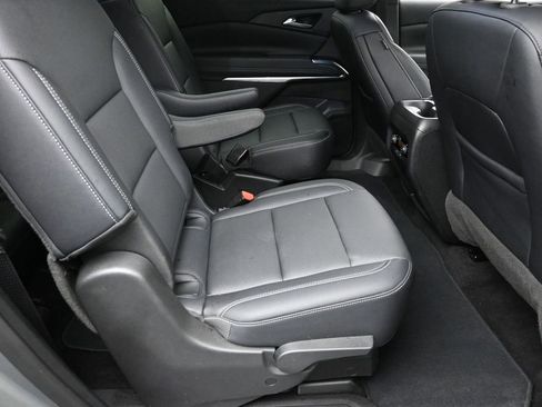 Certified 2025 Chevrolet Traverse LT image 9