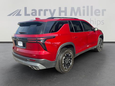 Used 2024 Chevrolet Traverse Z71 w/ Enhanced Driving Package image 5