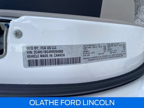 Used 2024 Chrysler Pacifica Touring-L FWD image 21