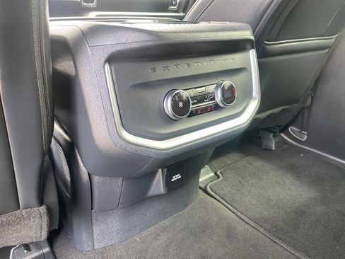 Used 2025 Ford Expedition Platinum w/ Stealth Appearance Package image 24