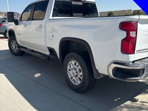Used 2022 Chevrolet Silverado 2500 LT w/ Convenience Package AWD/4WD image 4