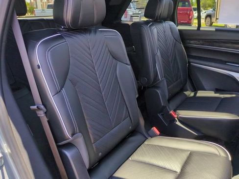 Used 2026 Cadillac Vistiq Platinum w/ LPO, Floor Liner Package AWD/4WD image 26