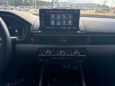 Used 2025 Honda Pilot Elite image 17